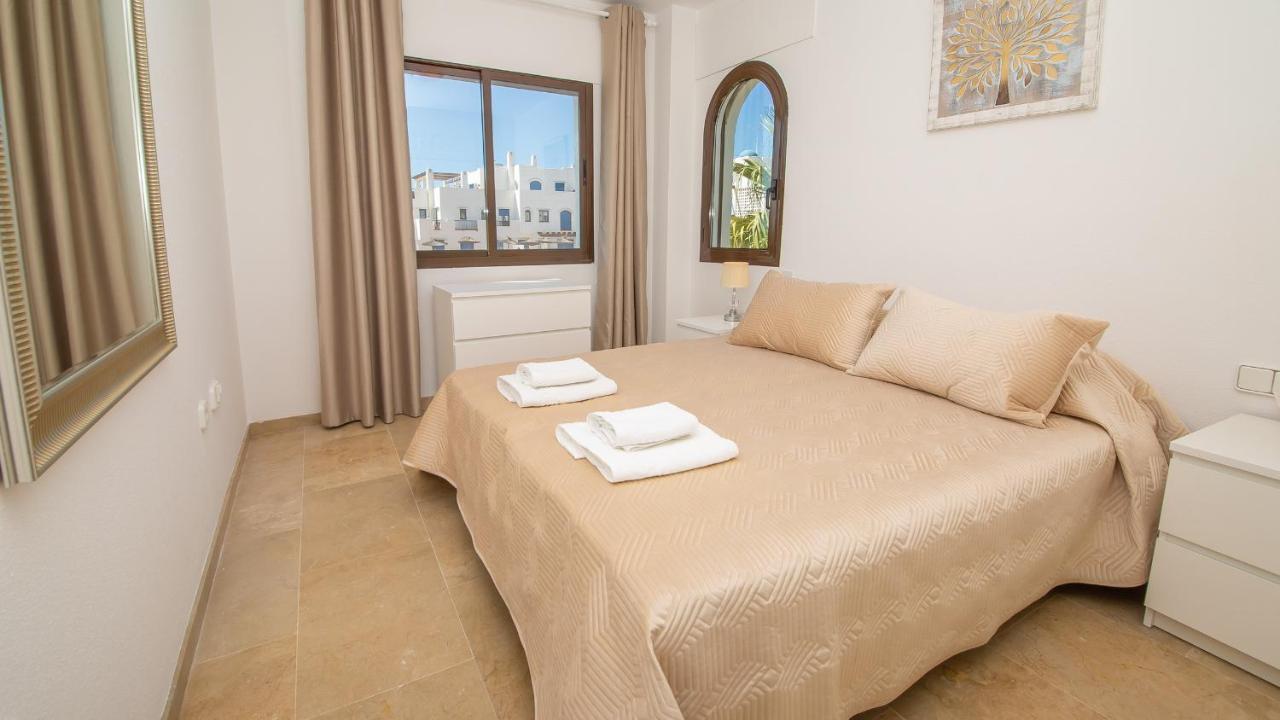 Castillo de Sabinillas Lovely 2-Bed Apartment In Marina De La Duquesa מראה חיצוני תמונה