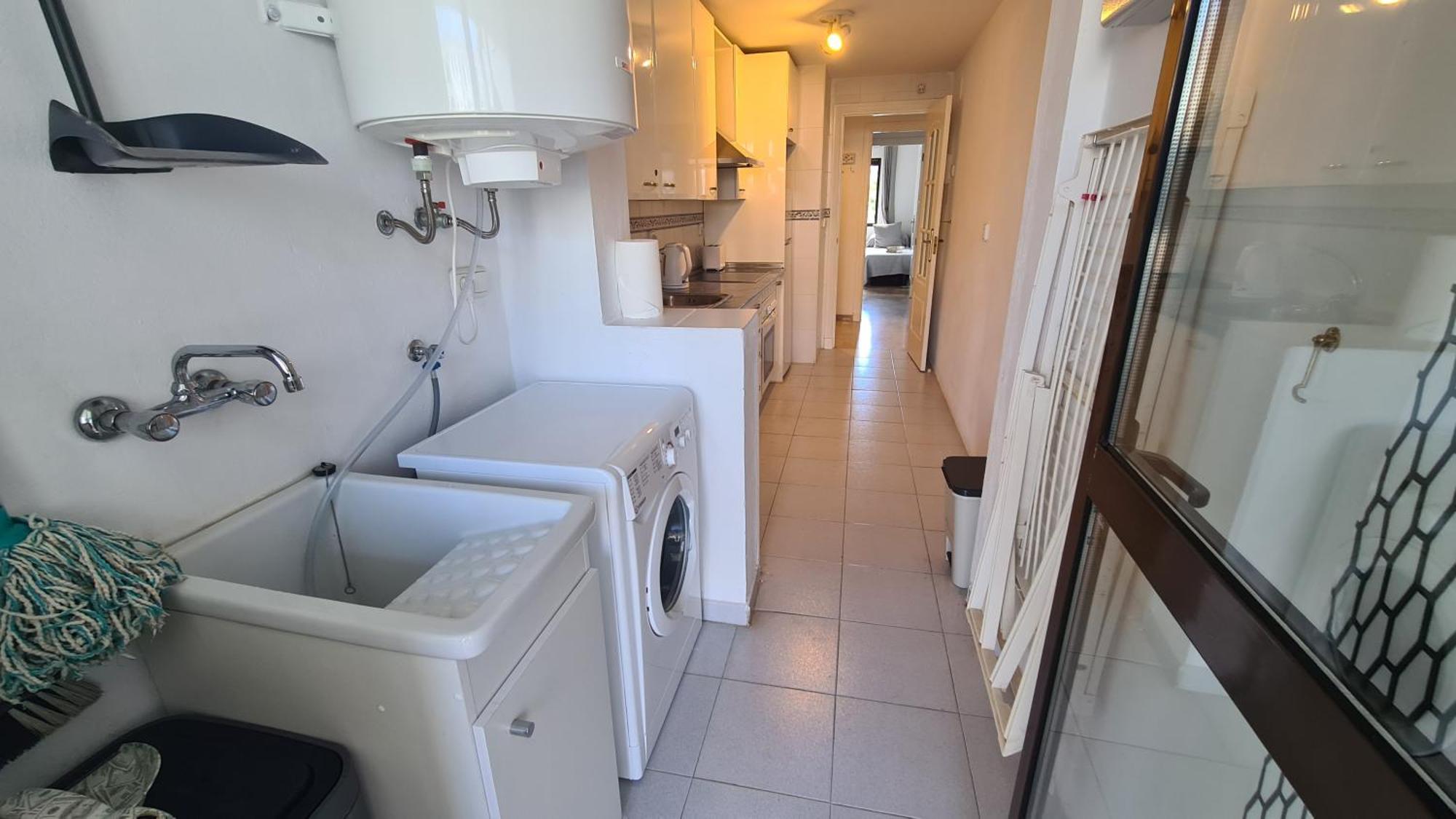 Castillo de Sabinillas Lovely 2-Bed Apartment In Marina De La Duquesa מראה חיצוני תמונה