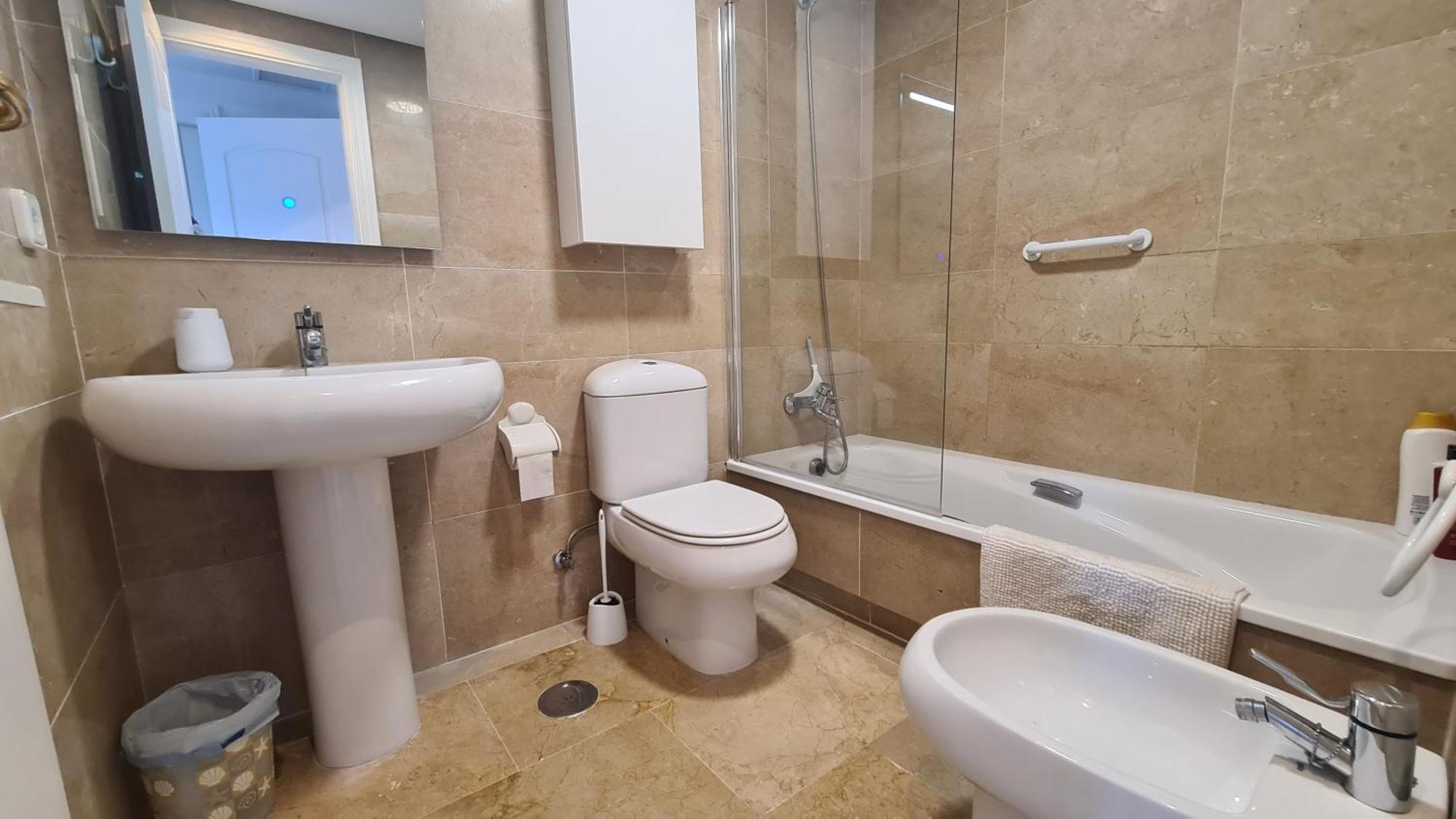 Castillo de Sabinillas Lovely 2-Bed Apartment In Marina De La Duquesa מראה חיצוני תמונה